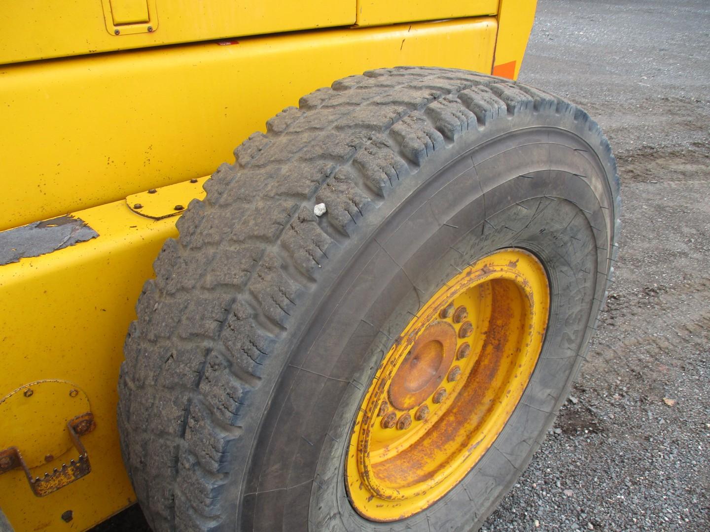 1990 John Deere 772B-H Articulated Motor Grader