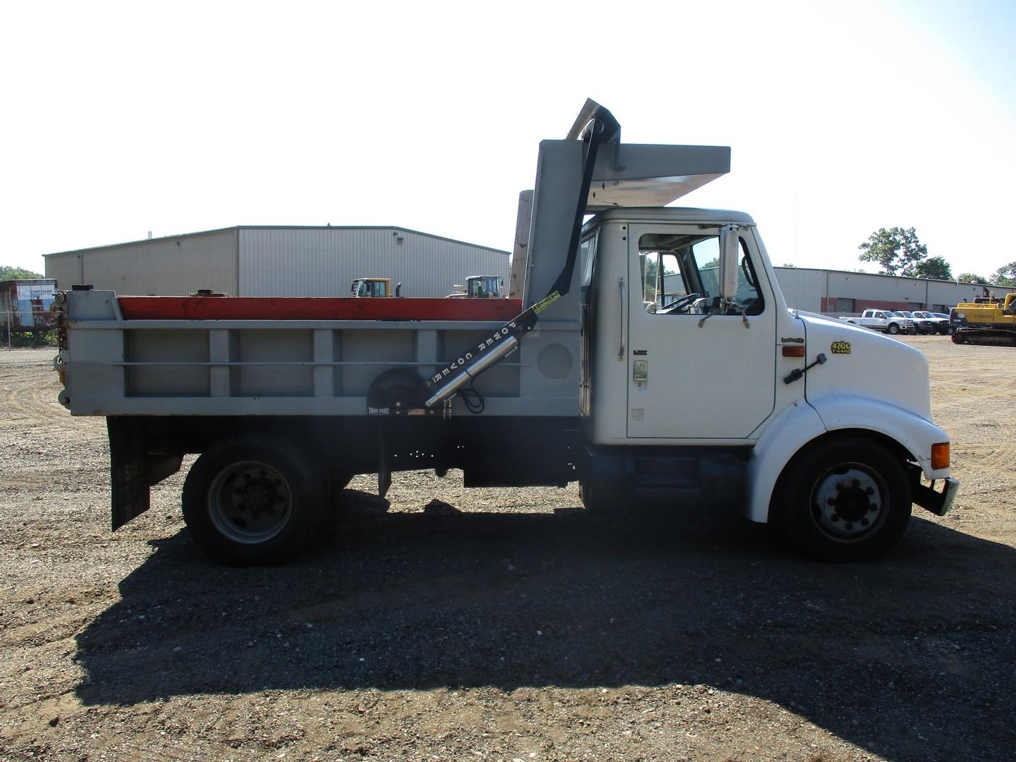 1995 International 4700 LPX S/A Dump Truck