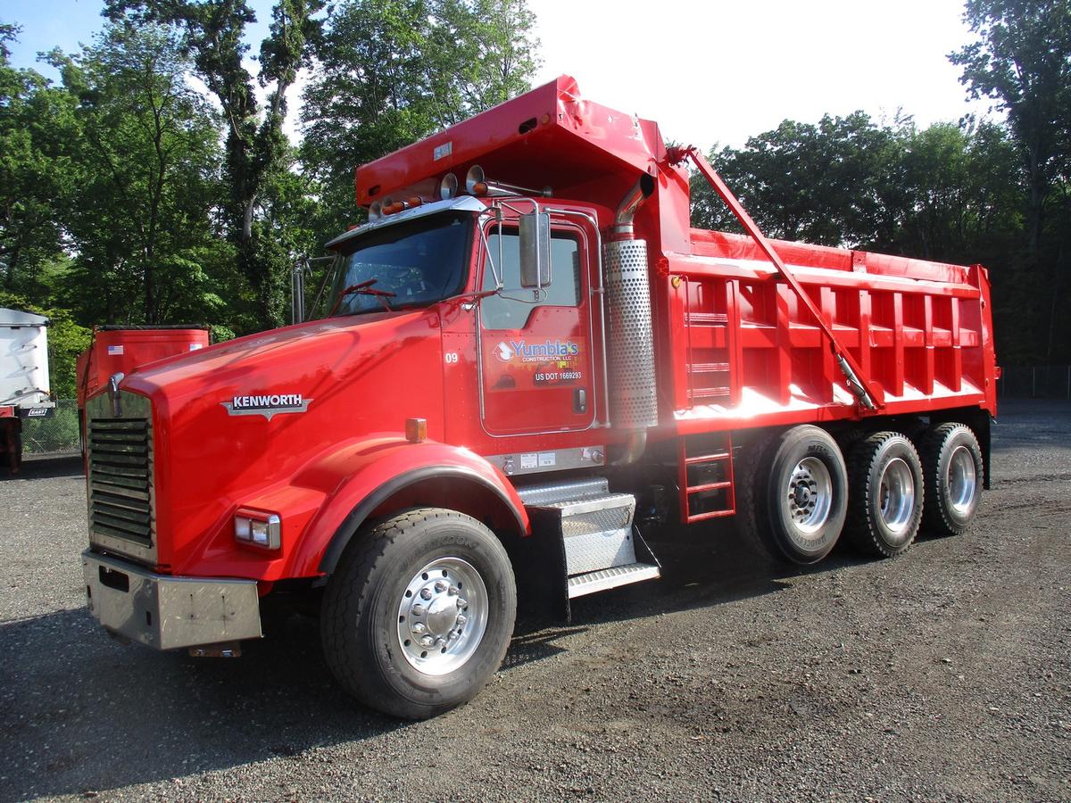 2005 Kenworth T800 Tri/A Dump Truck