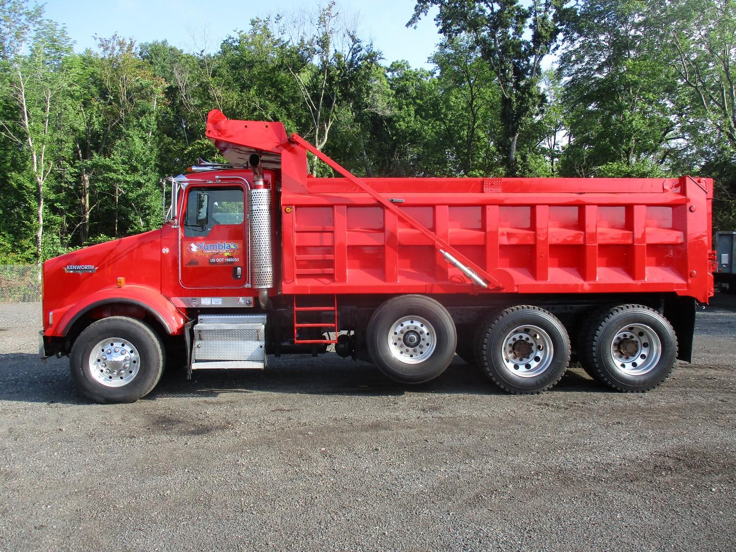 2005 Kenworth T800 Tri/A Dump Truck