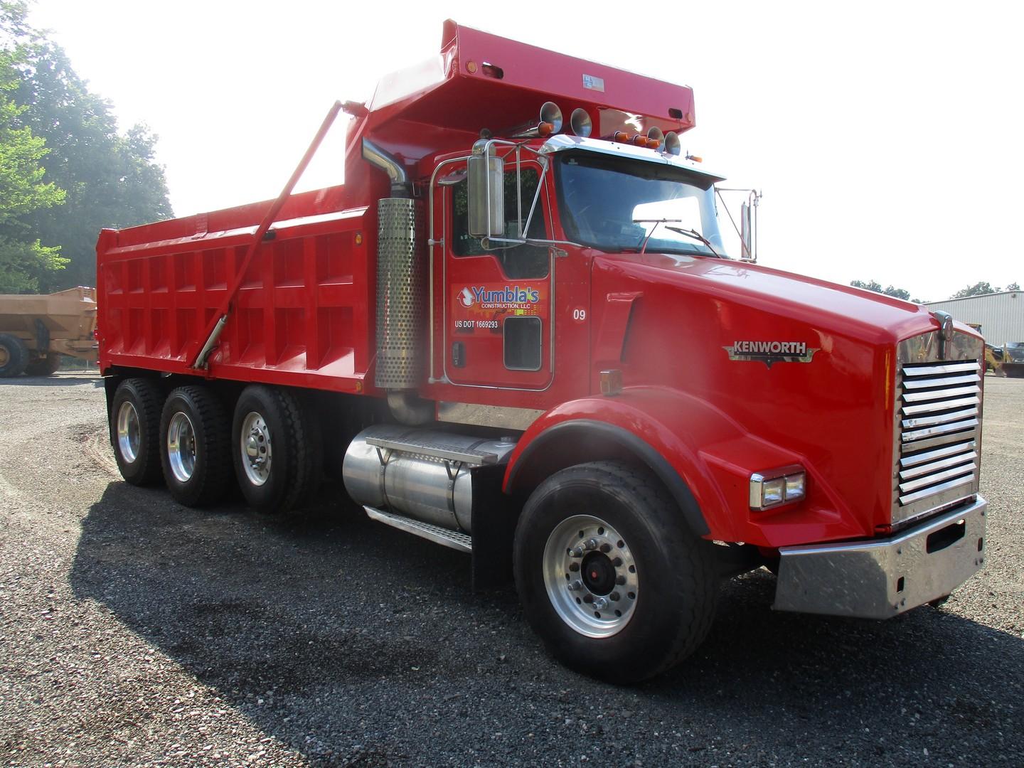 2005 Kenworth T800 Tri/A Dump Truck