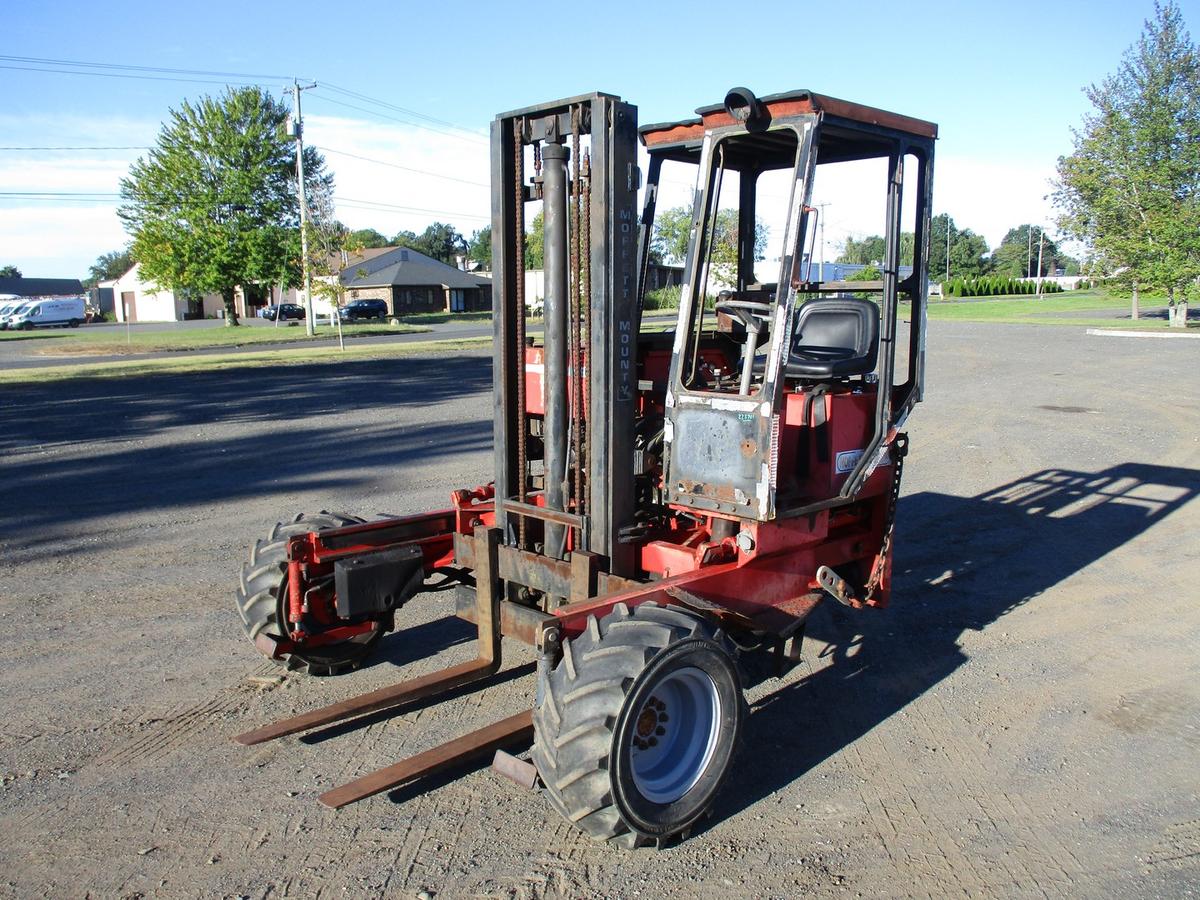 Moffett 5000 Forklift