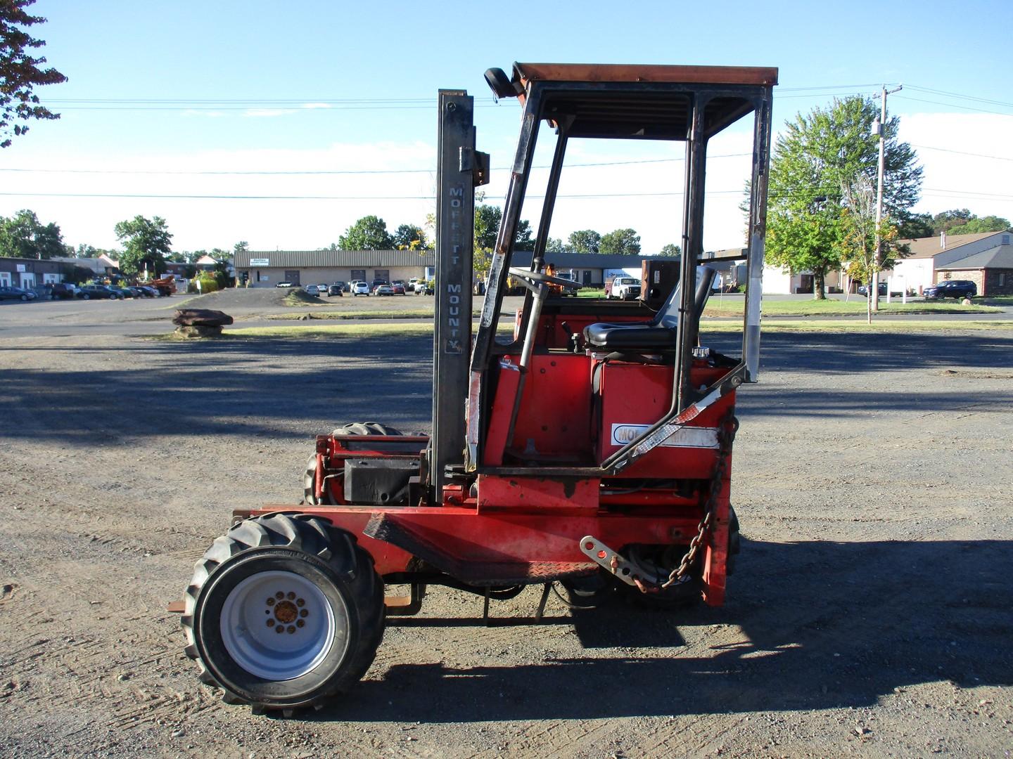 Moffett 5000 Forklift