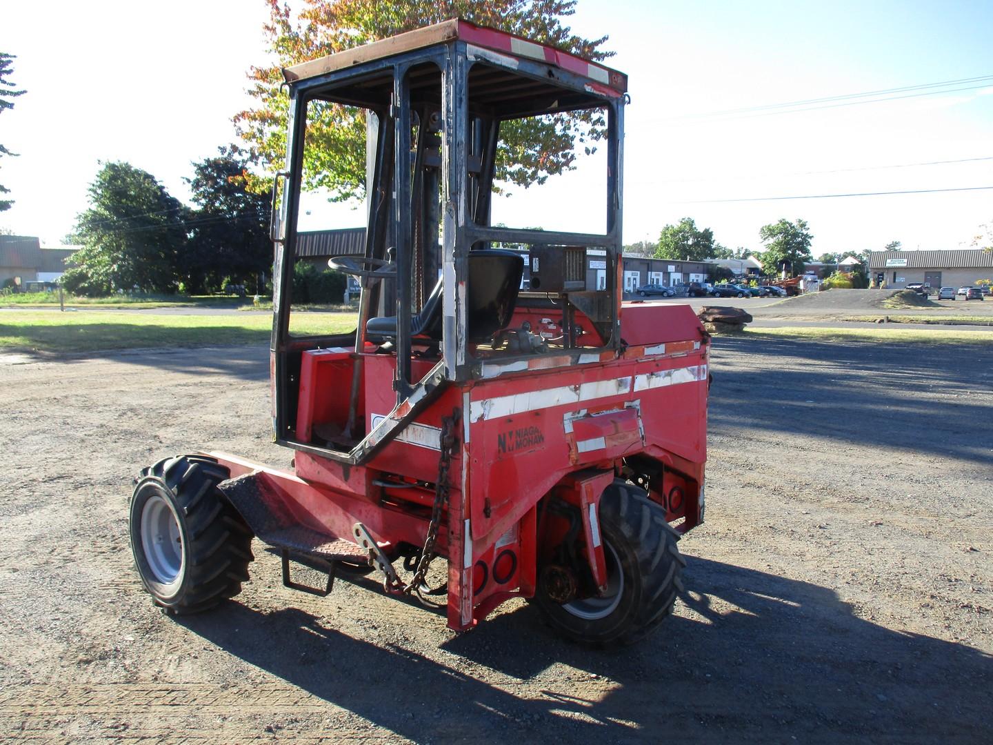 Moffett 5000 Forklift