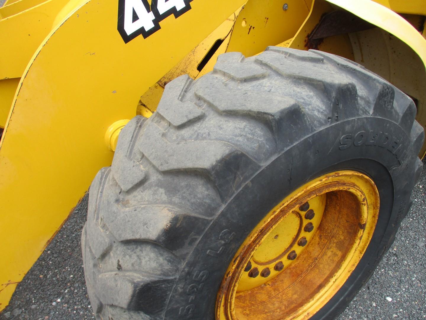 1997 John Deere 444H Rubber Tire Wheel Loader