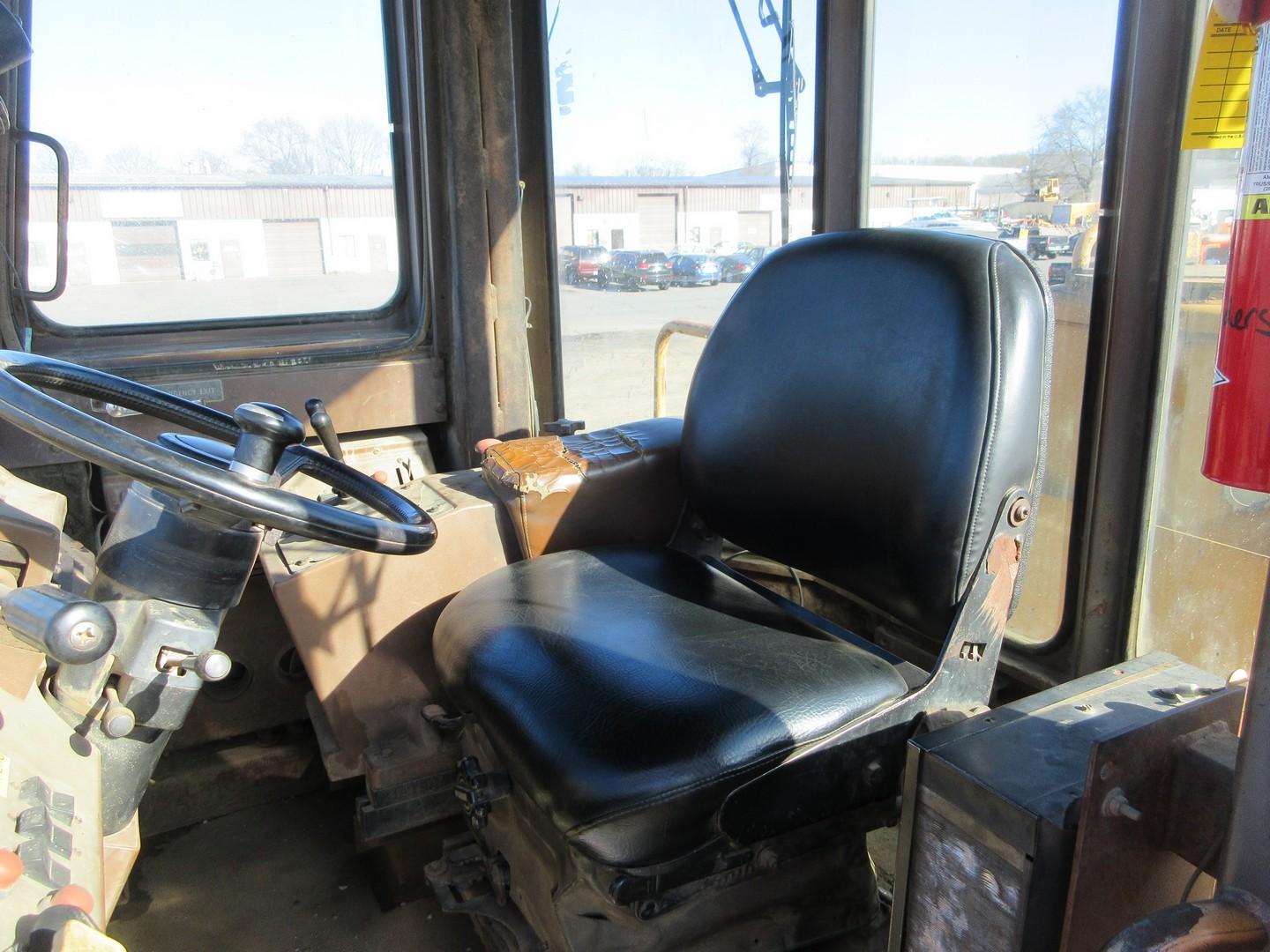 1989 Dresser 555 Rubber Tire Wheel Loader