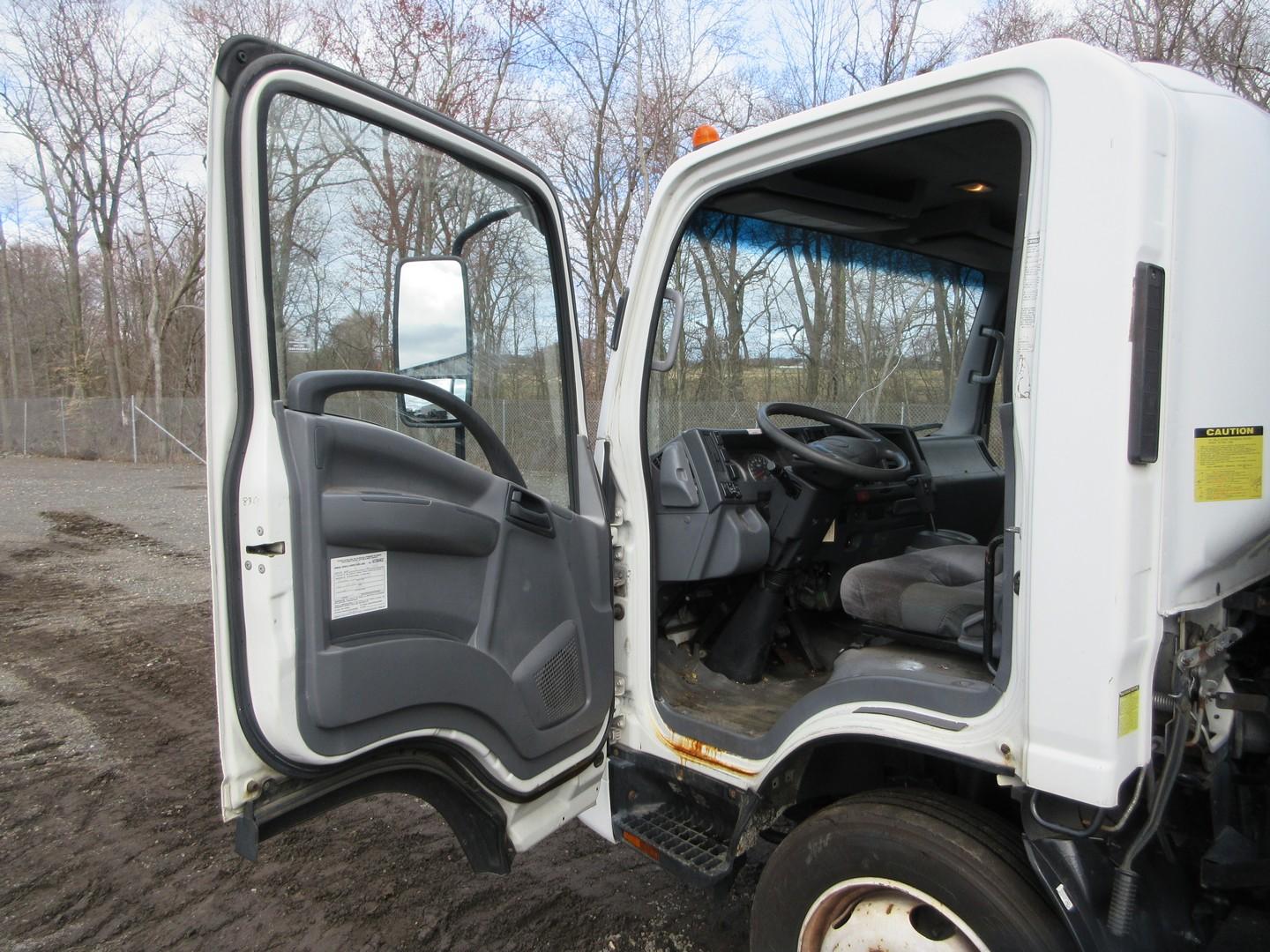 2013 Isuzu NPR S/A Box Truck