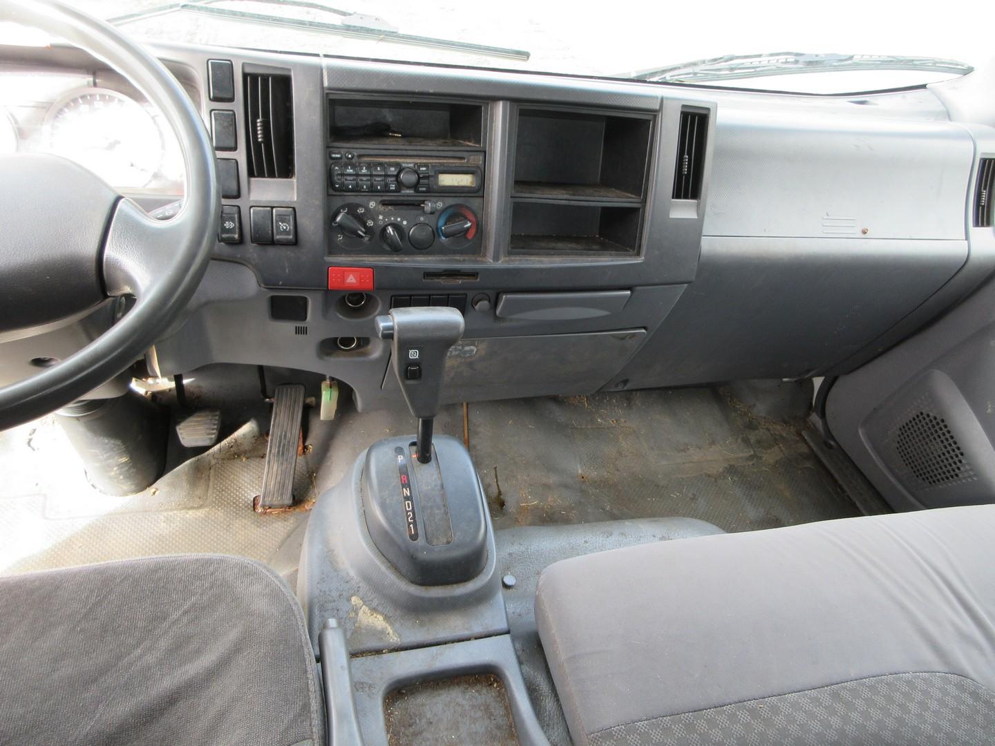 2013 Isuzu NPR S/A Box Truck