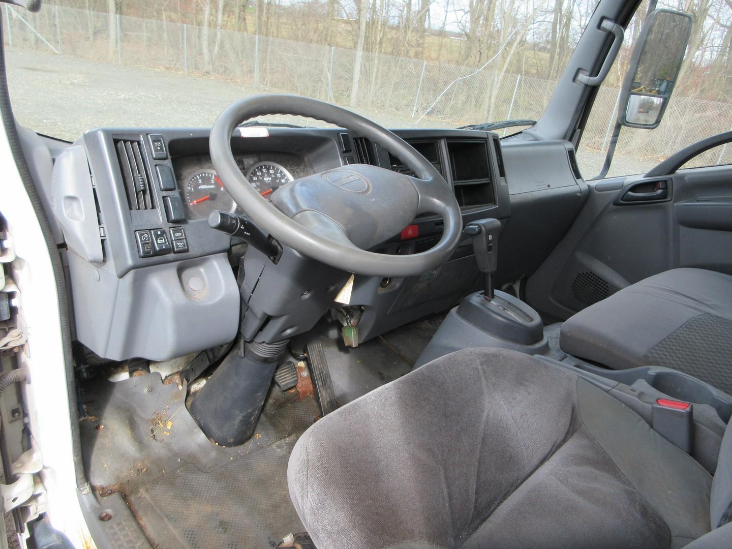 2013 Isuzu NPR S/A Box Truck