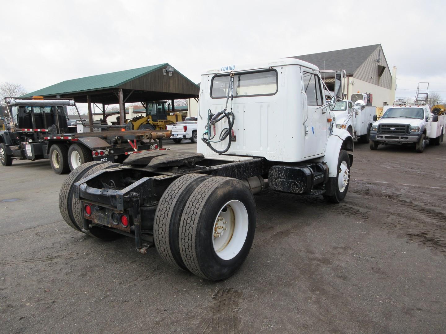 1999 International 4900 S/A Tractor