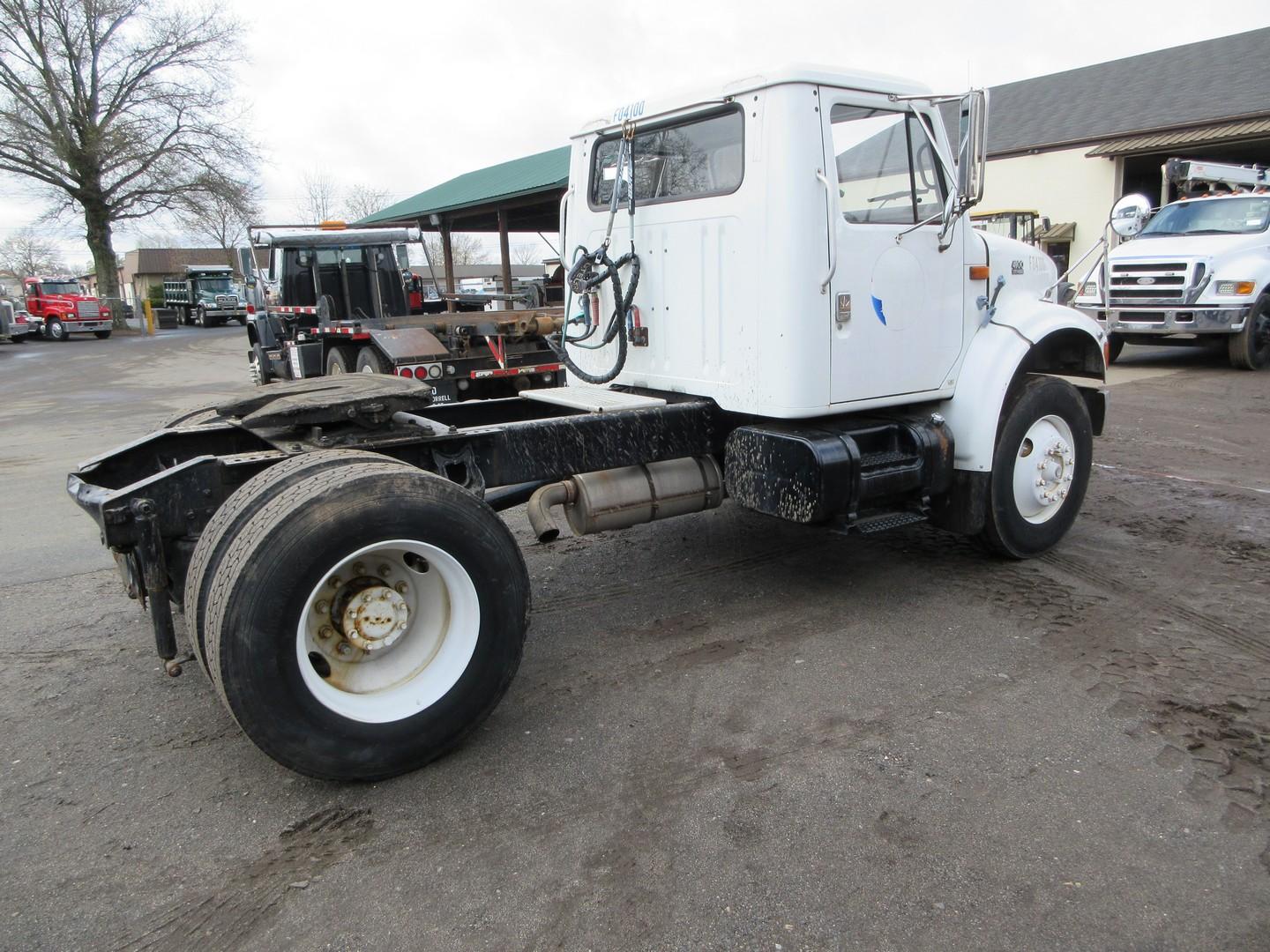 1999 International 4900 S/A Tractor