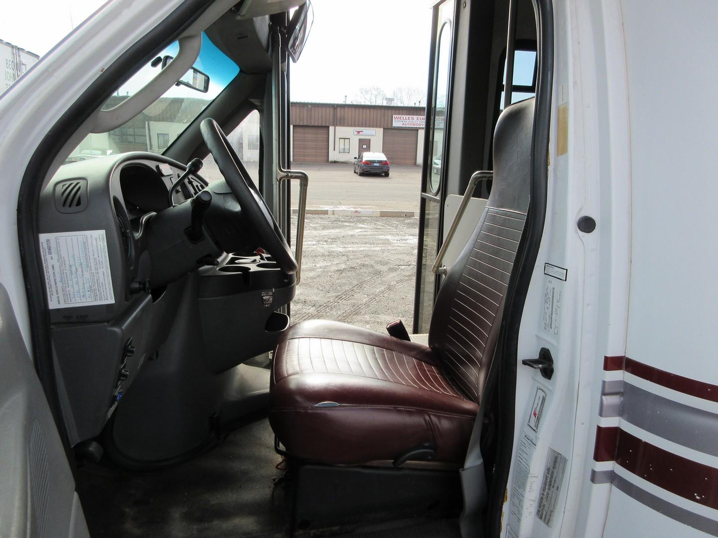 2008 Ford E-450 Bus