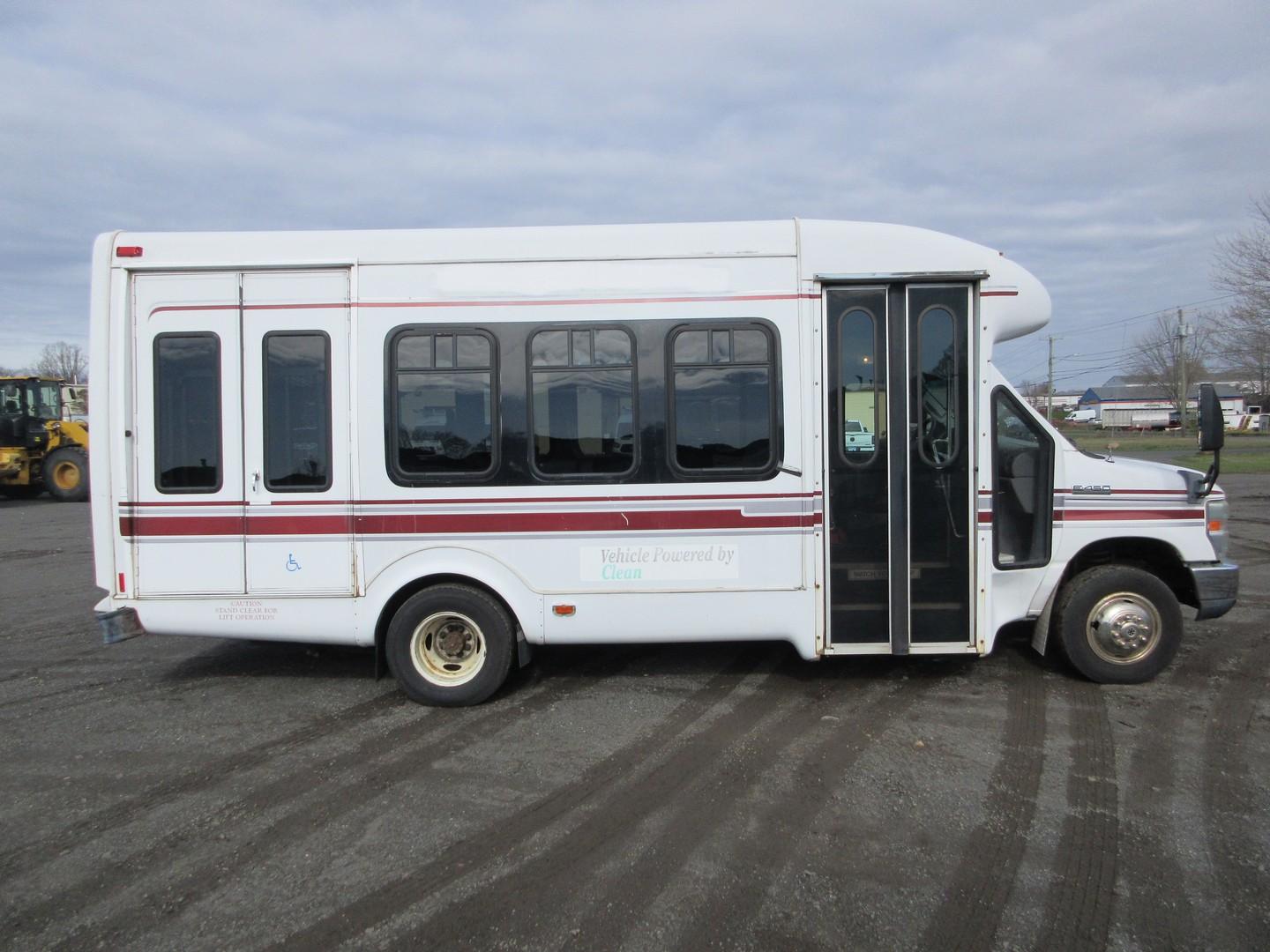 2008 Ford E-450 Bus