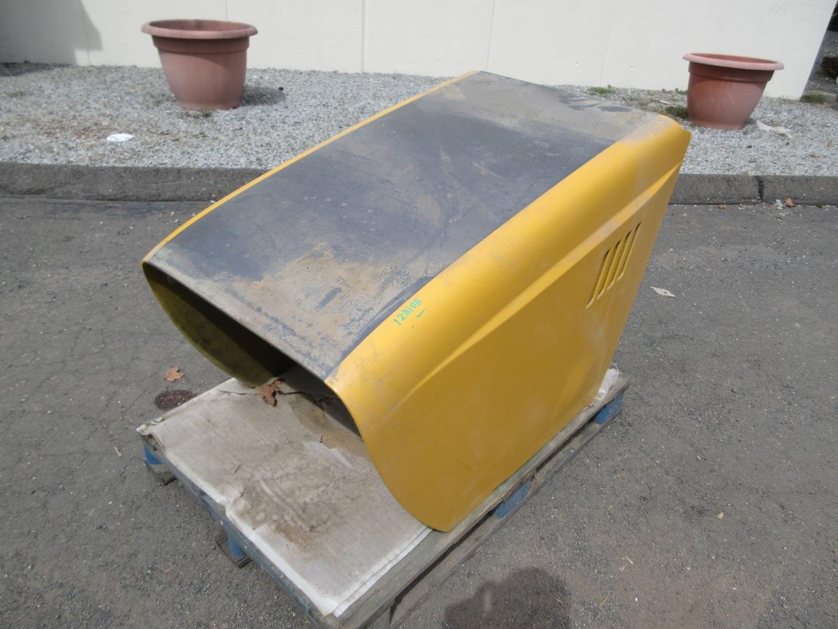 Volvo BL70 Backhoe Hood