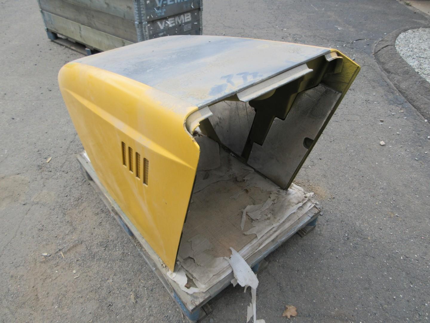 Volvo BL70 Backhoe Hood