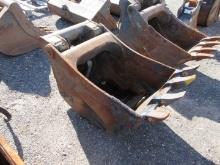 WR 24" Hyd Clamshell Bucket With Teeth