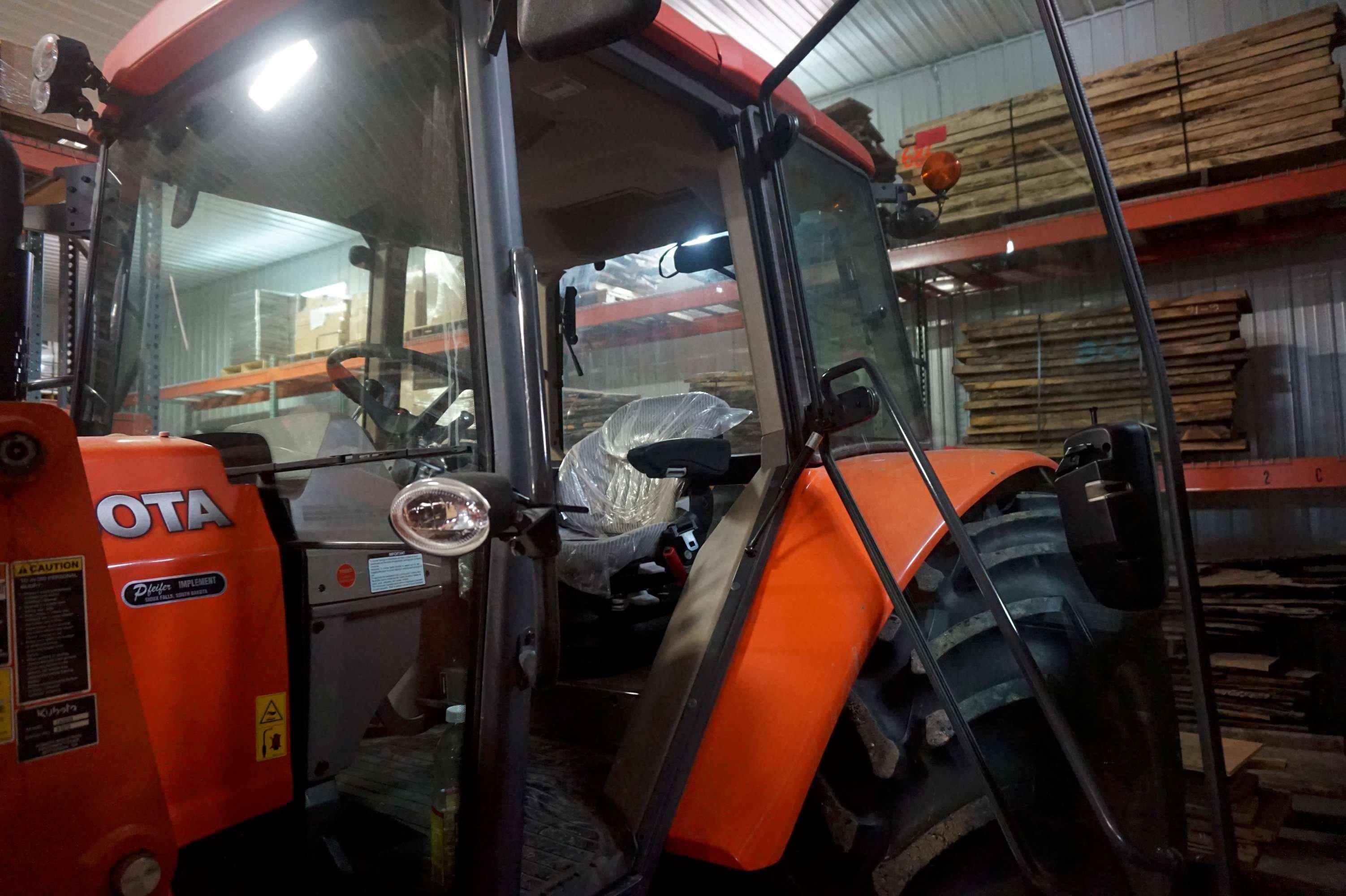 Kubota M135X DIESEL TRACTOR, 4X4, HYDRO