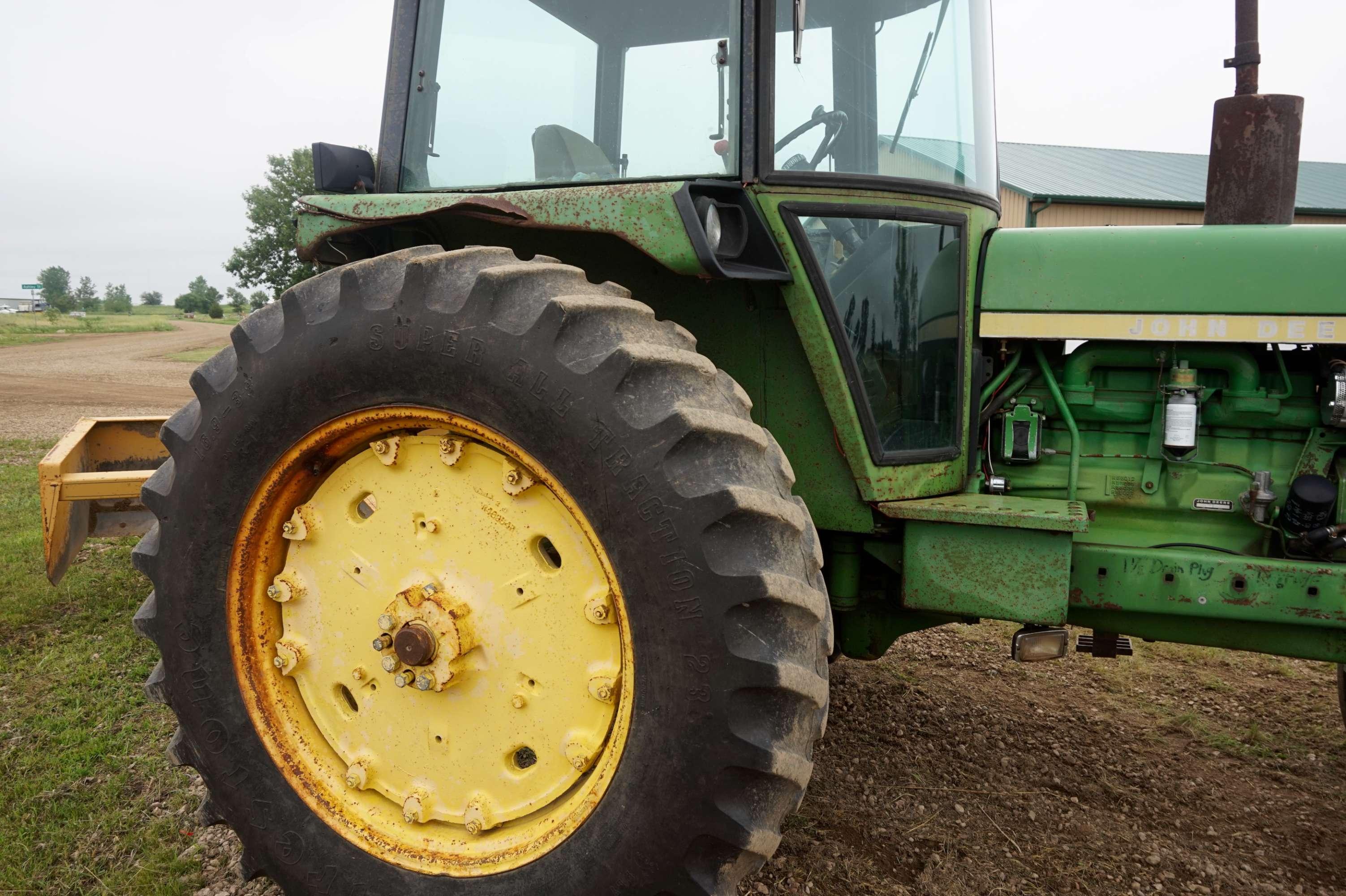 73 John Deere 4030 diesel Tractor w/cab