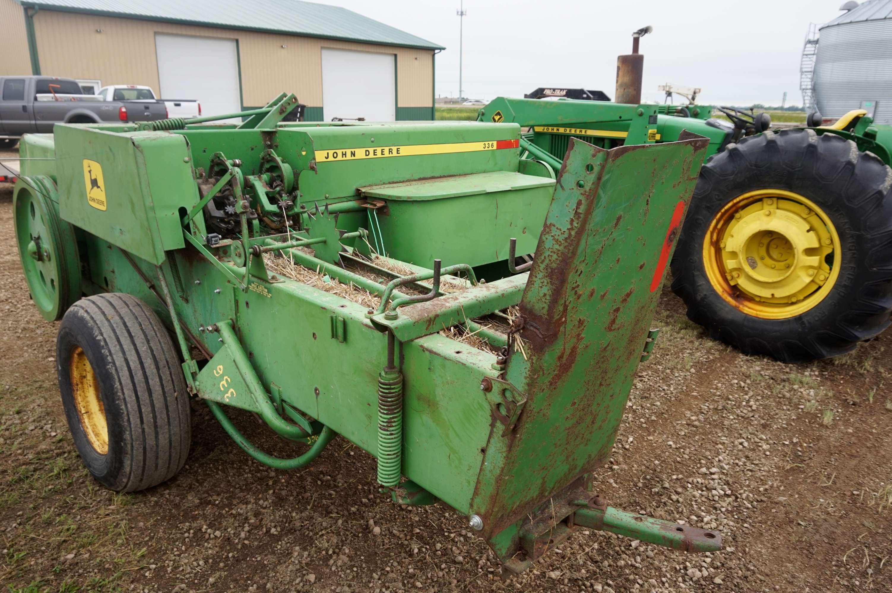 John Deere 336 Square Bailer