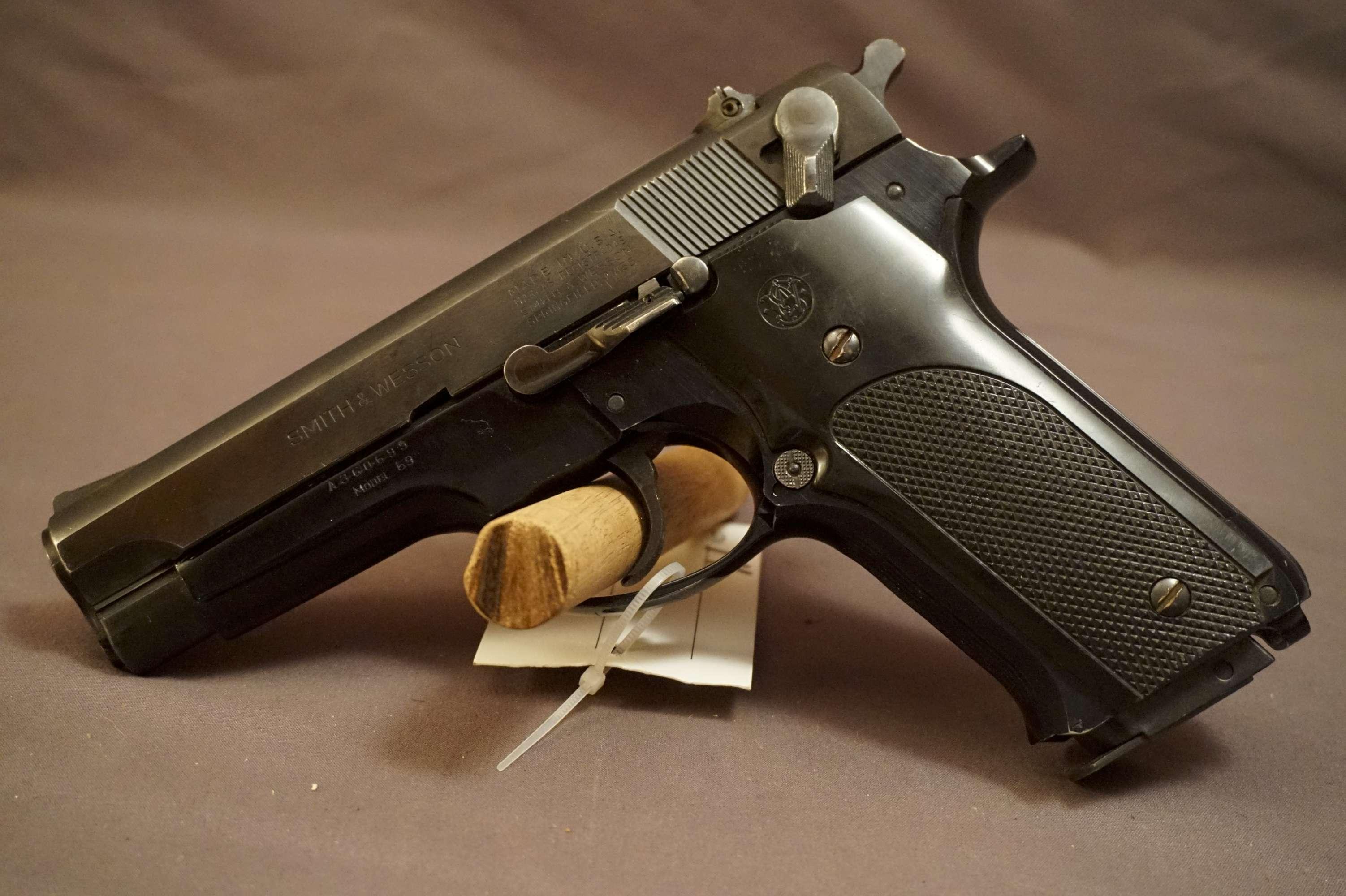 S&W 59 9mm Semi-auto Pistol