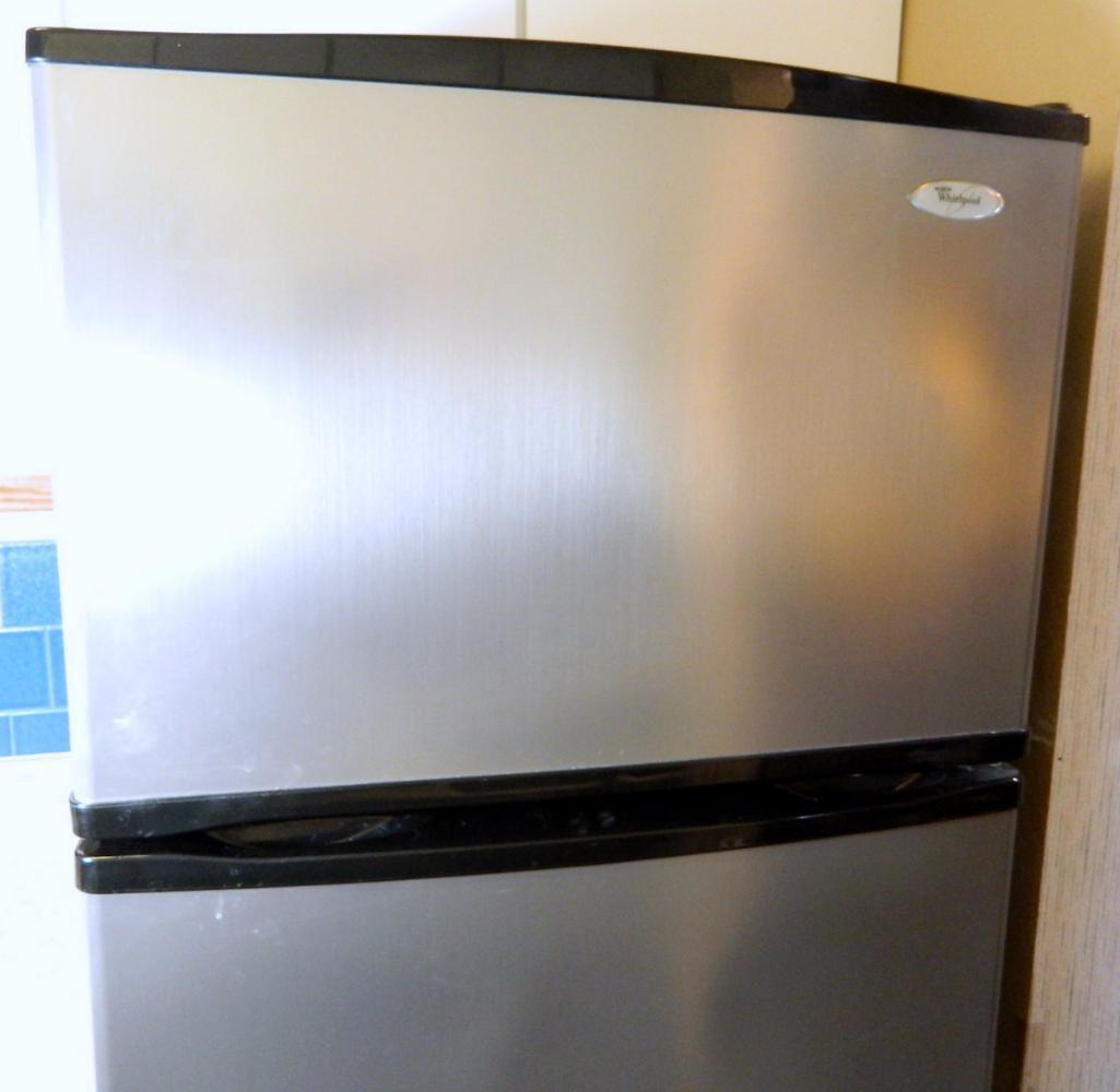 Whirlpool Model # ER8YHMXSL00 Refrigerator/Freezer, Stainless