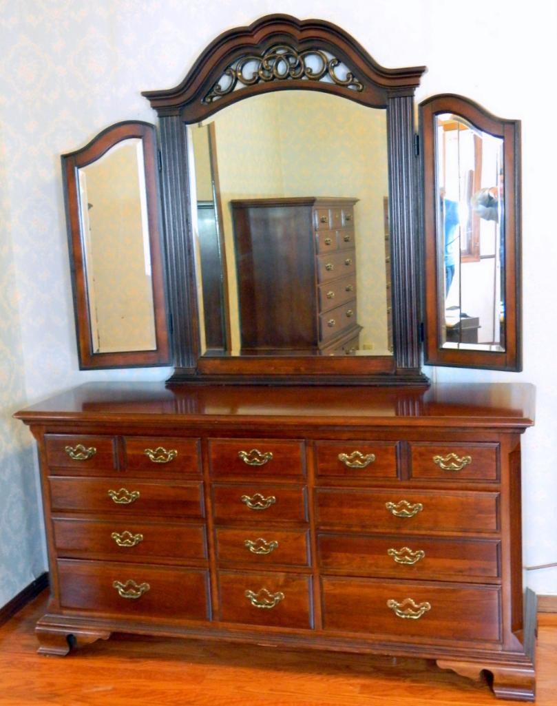 Four (4) Piece Beautiful Bedroom Set, Including Thomasville