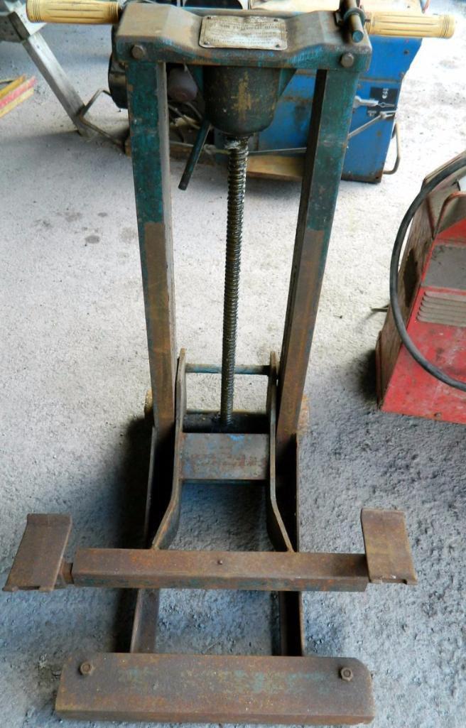 Ausco Mechanical End Lift, Model 1100