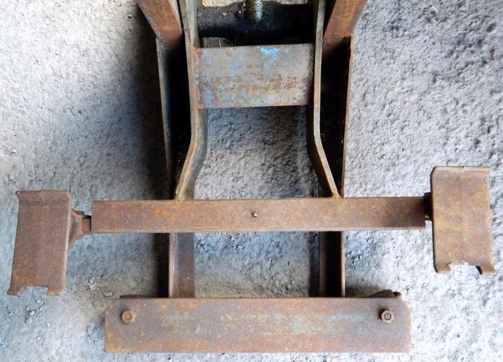 Ausco Mechanical End Lift, Model 1100