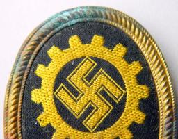 DAF Workers Officers Visor Cap Badge, German World War II