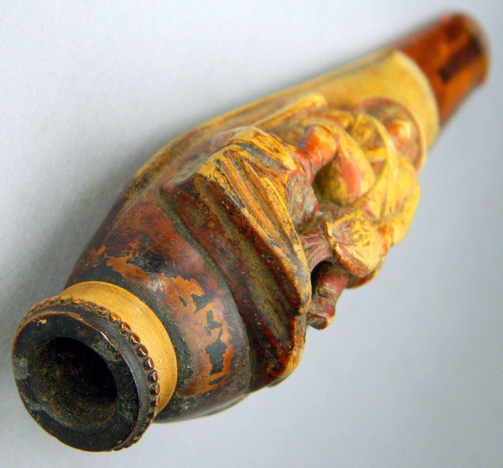 Vintage Carved Meerschaum Hunter Cigarette Holder Cheroot in Case