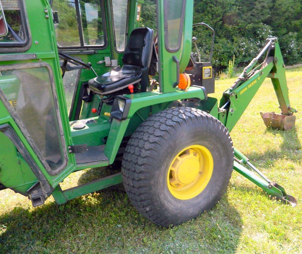 1996 John Deere 955 4x4 Tractor, Only 485 Hrs, Bucket, Backhoe and Cab