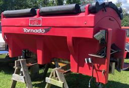 Western Tornado Hopper Spreader