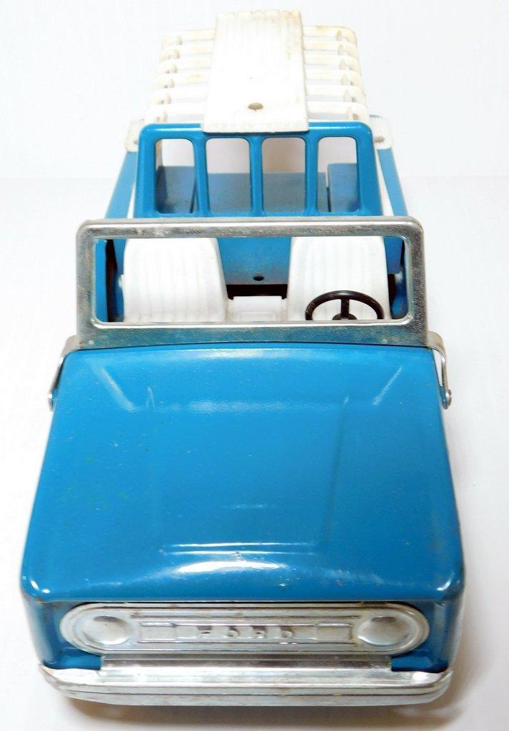 Structo Pressed Steel Livestock Truck and Nylint Ford Pet Mobile