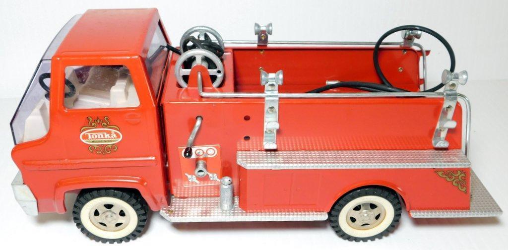 Tonka No. 926 Pumper Fire Truck w/ Original Box, Includes Two Hoses and Metal Hydrant