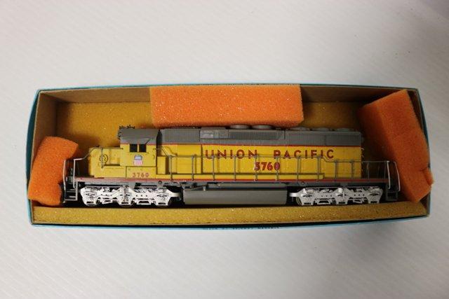 Ahearn UP SD40-2 powered diesel 3760 - HO scale