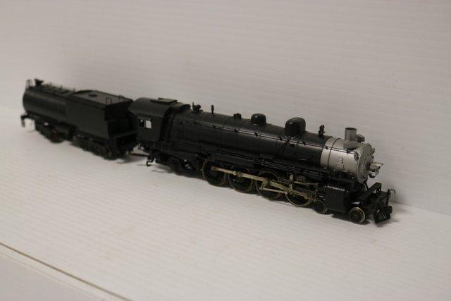 Max Gray HO gauge SPMT-3 4-8-2 mountain type locomotive with tender - HO sc