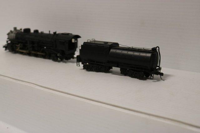 Max Gray HO gauge SPMT-3 4-8-2 mountain type locomotive with tender - HO sc