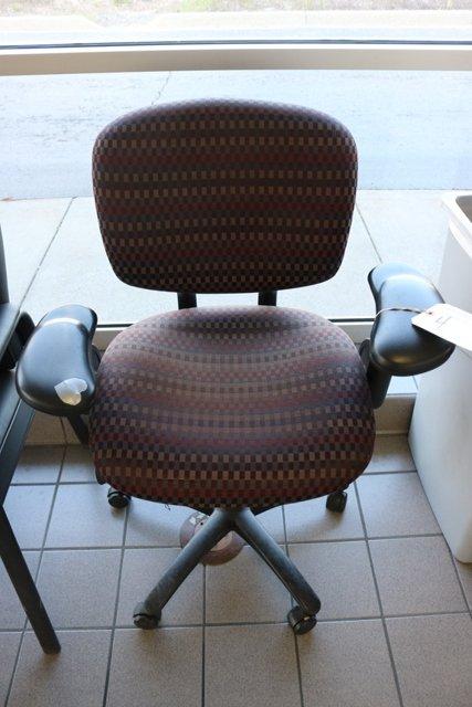 Swivel tweed office chair
