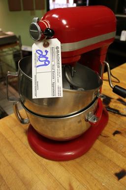 KitchenAid Pro 600 mixer with whip, paddle & dough arm