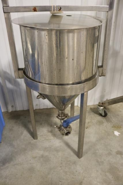 Custom made 10 gallon fermentation tank w/ lid