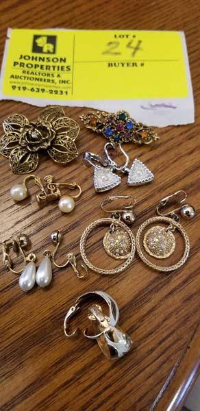 Group of Costume Jewelry: earrings, assorted styles