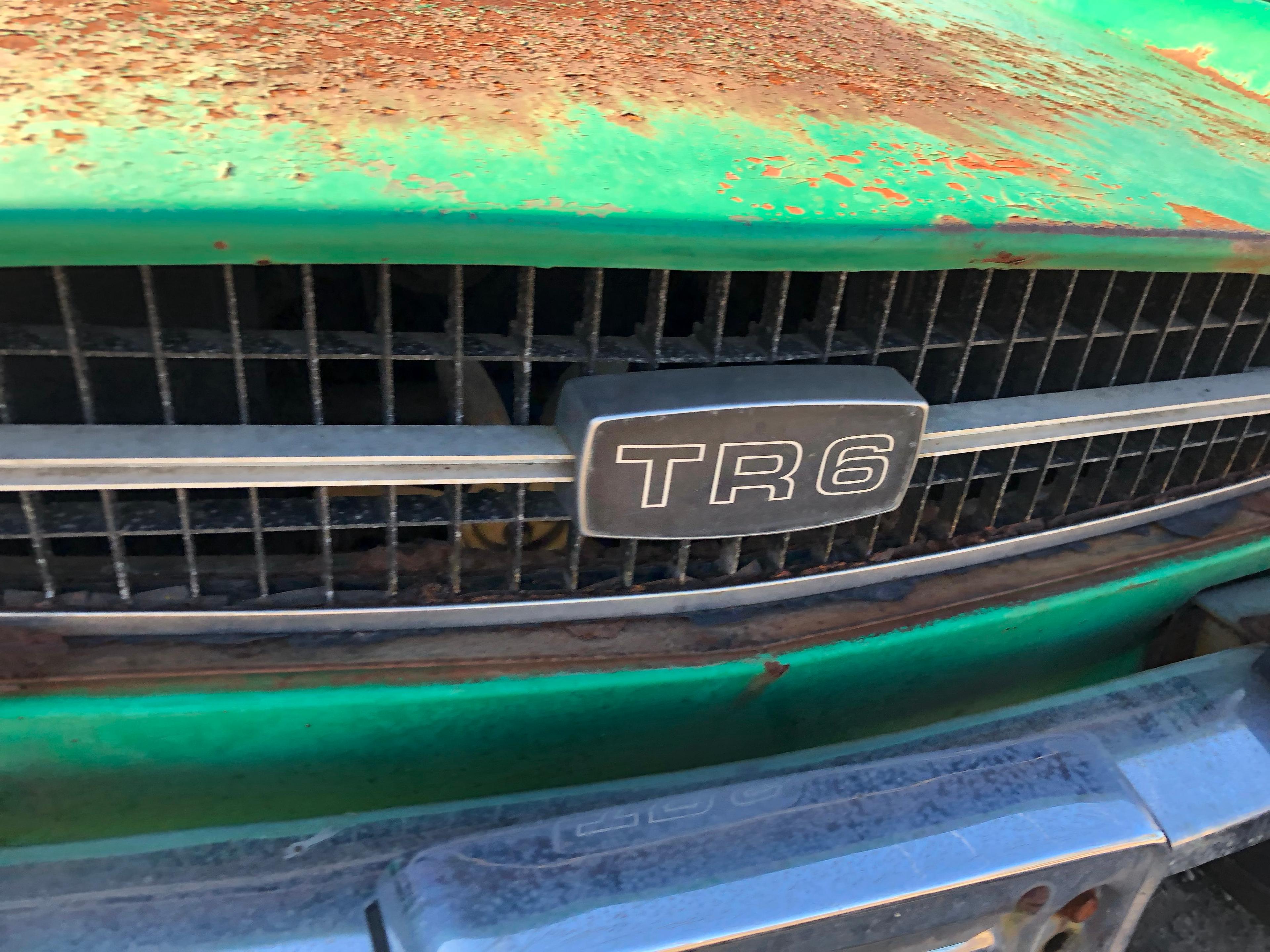 Triumph  TR6  Color:  Green