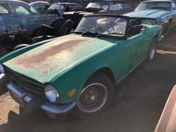 Triumph  TR6  Color:  Green