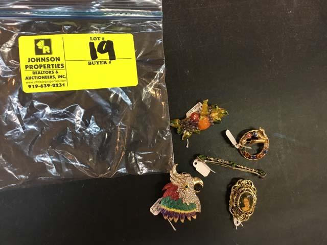 Bag of Fashion Jewelry, Pins and Brooches