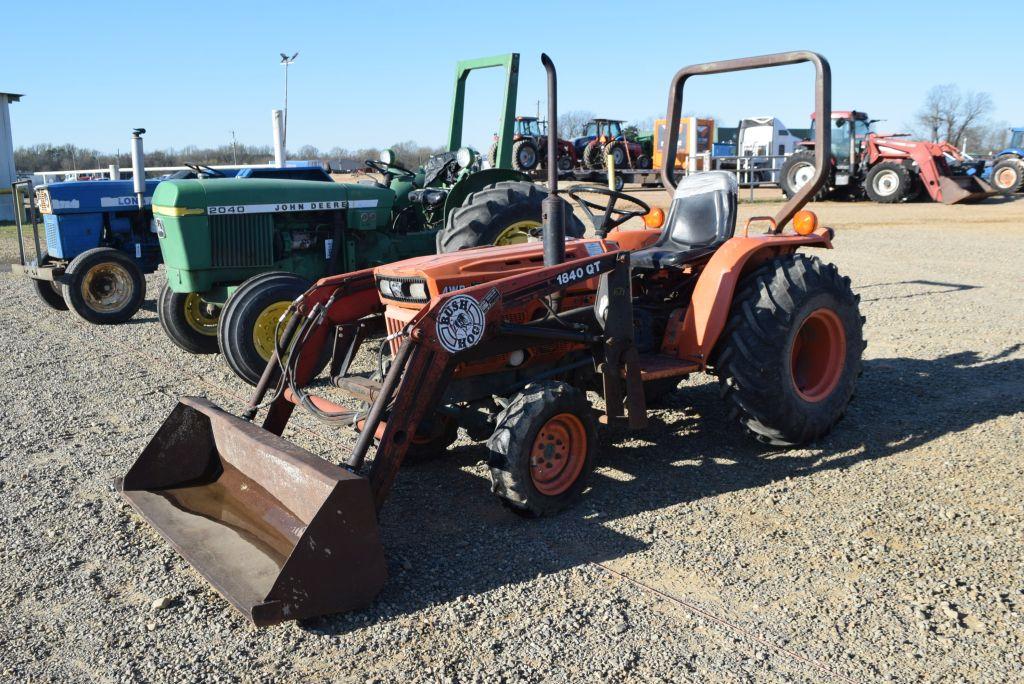 KUBOTA B8200 ROPS 4WD W/ 1840 LDR BUCKET