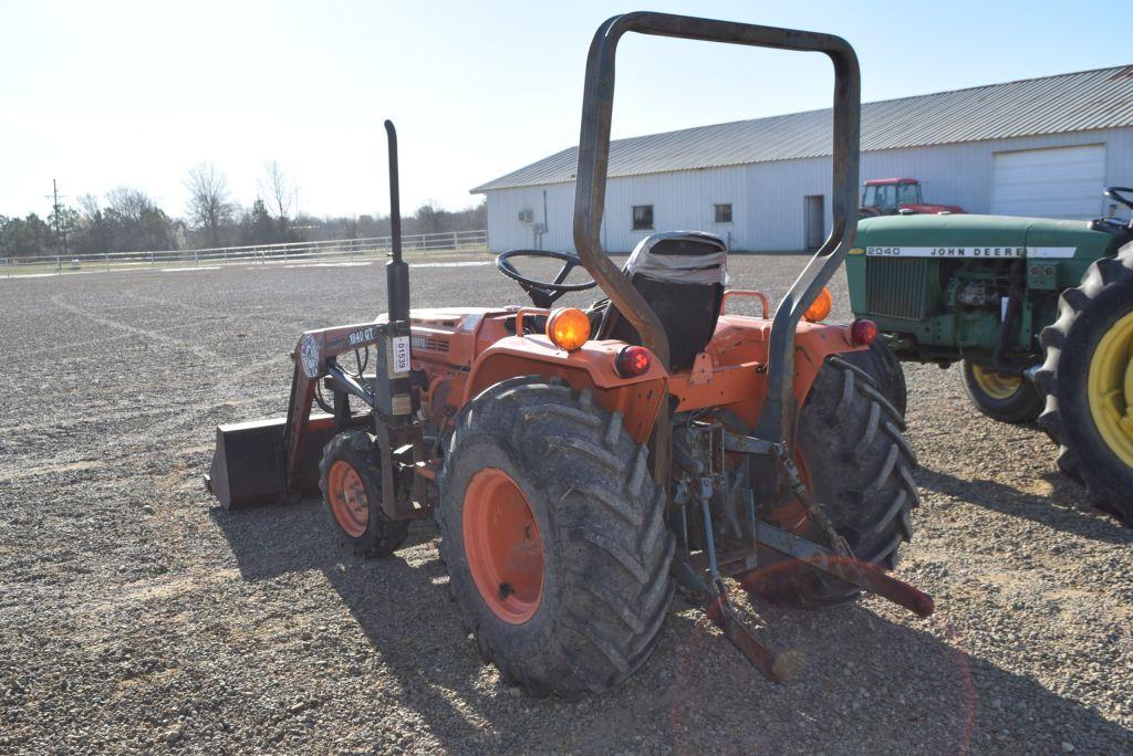 KUBOTA B8200 ROPS 4WD W/ 1840 LDR BUCKET