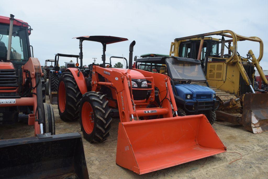 KUBOTA M7060 4WD CANOPY W/ LDR AND BUCKET