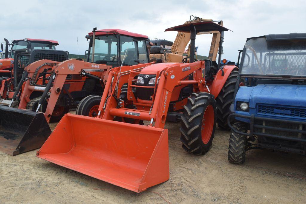 KUBOTA M7060 4WD CANOPY W/ LDR AND BUCKET