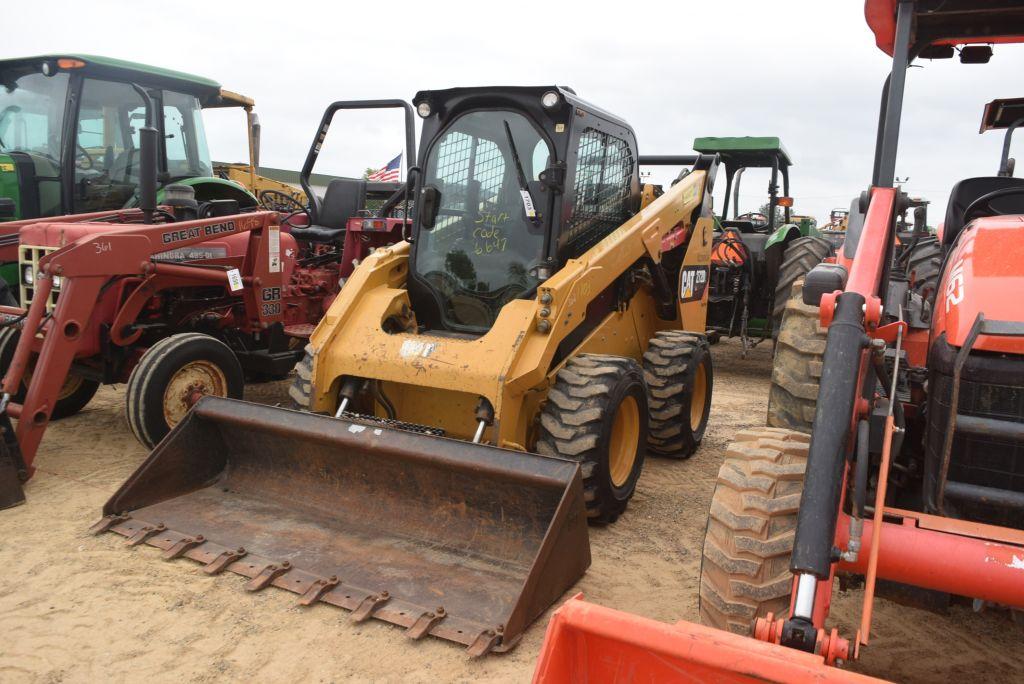 CATERPILLAR 272D2 SKID STEER