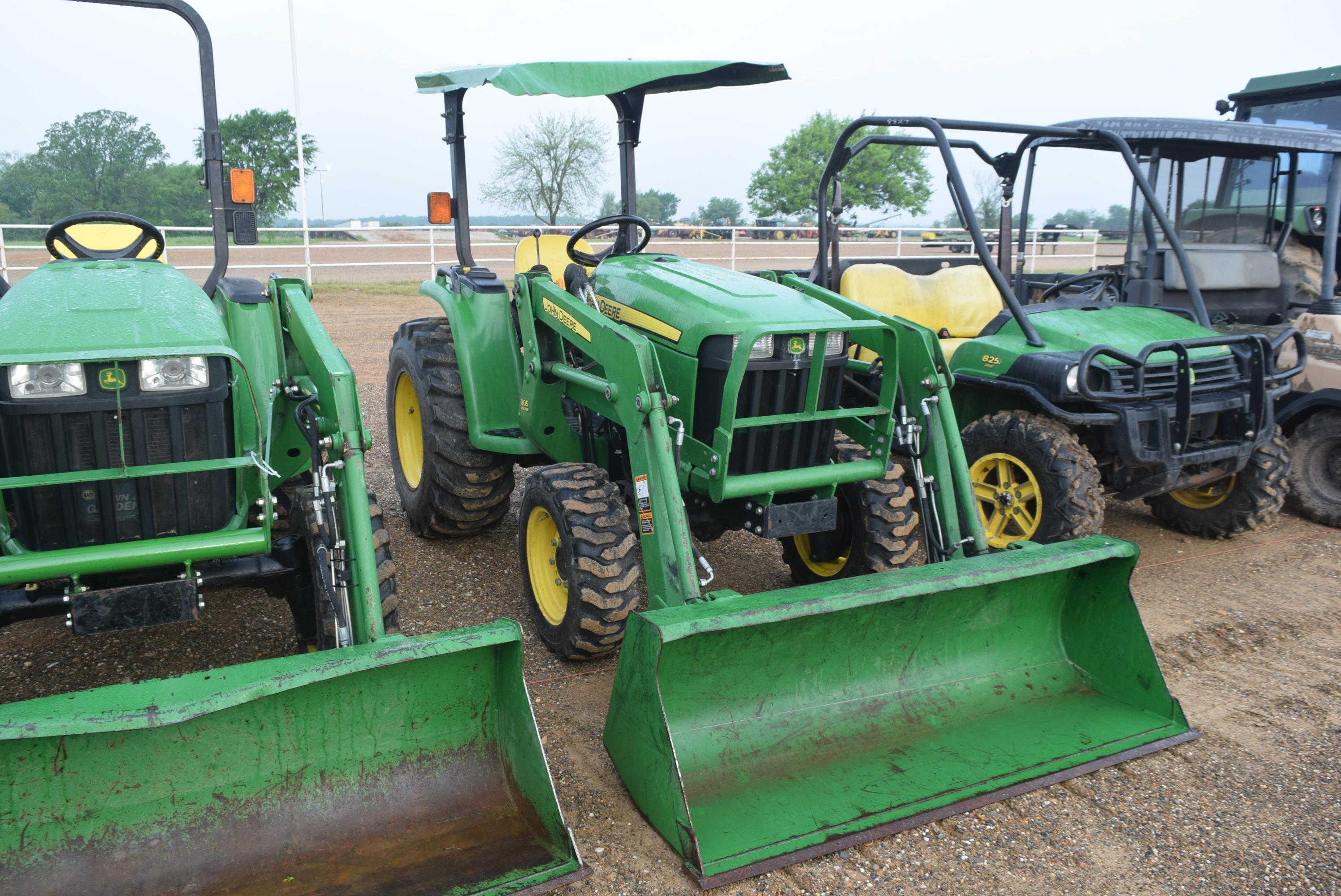 JD 3038 4WD CANOPY W/ LDR AND BUCKET